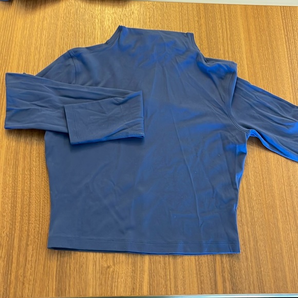 Lululemon size 4, pant and jacket available - Picture 1 of 3